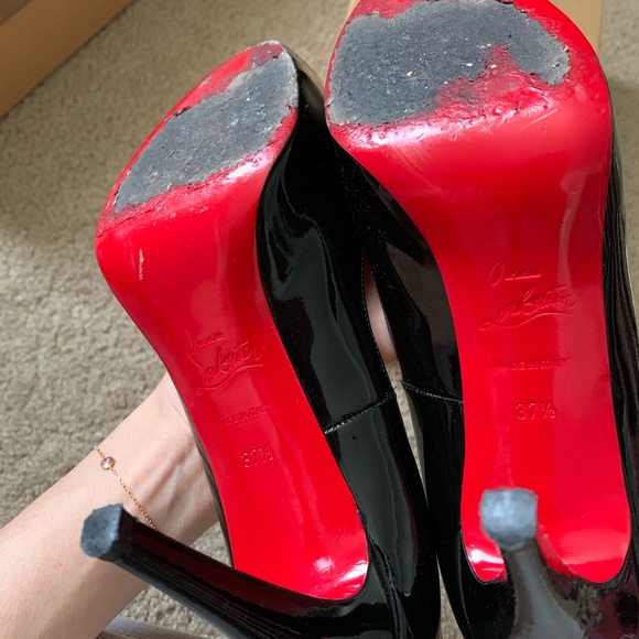 Sold-Christian Louboutin shoes - Picture 3 of 9